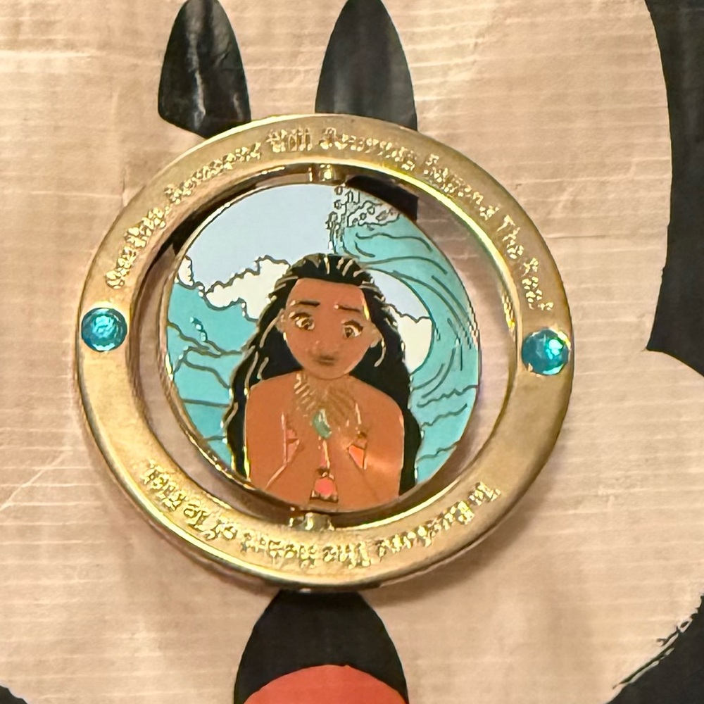 Disney Enchanted Emblems Princess Moana Spinner LE of 3000 Pin & Card
